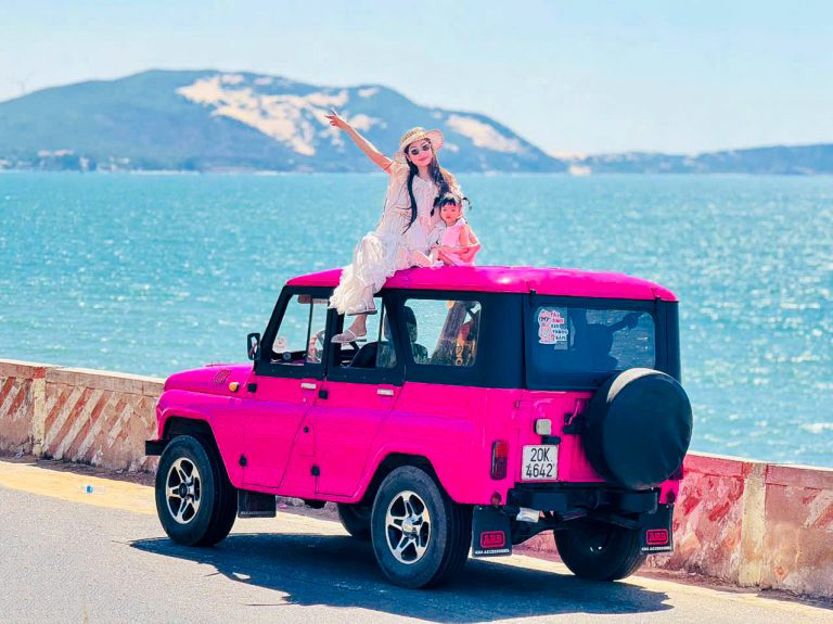 Tour Xe Jeep Mũi Né Có Phù Hợp Với Người Đi Một Mình Không?