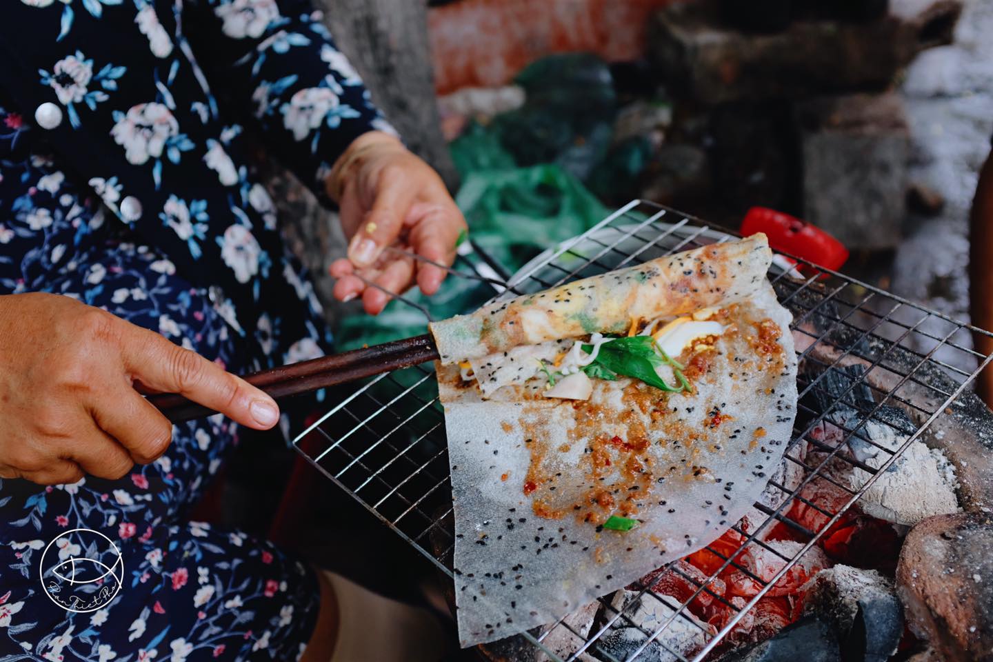 Bánh tráng mắm ruốc nướng/ Ảnh: Phanthietpho