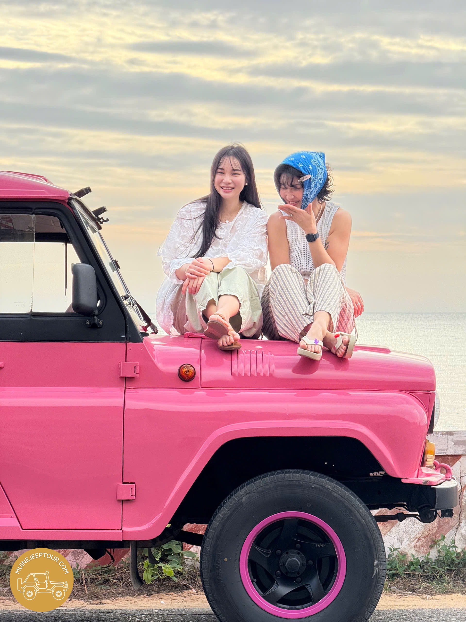 Xe jeep hồng Mũi Né