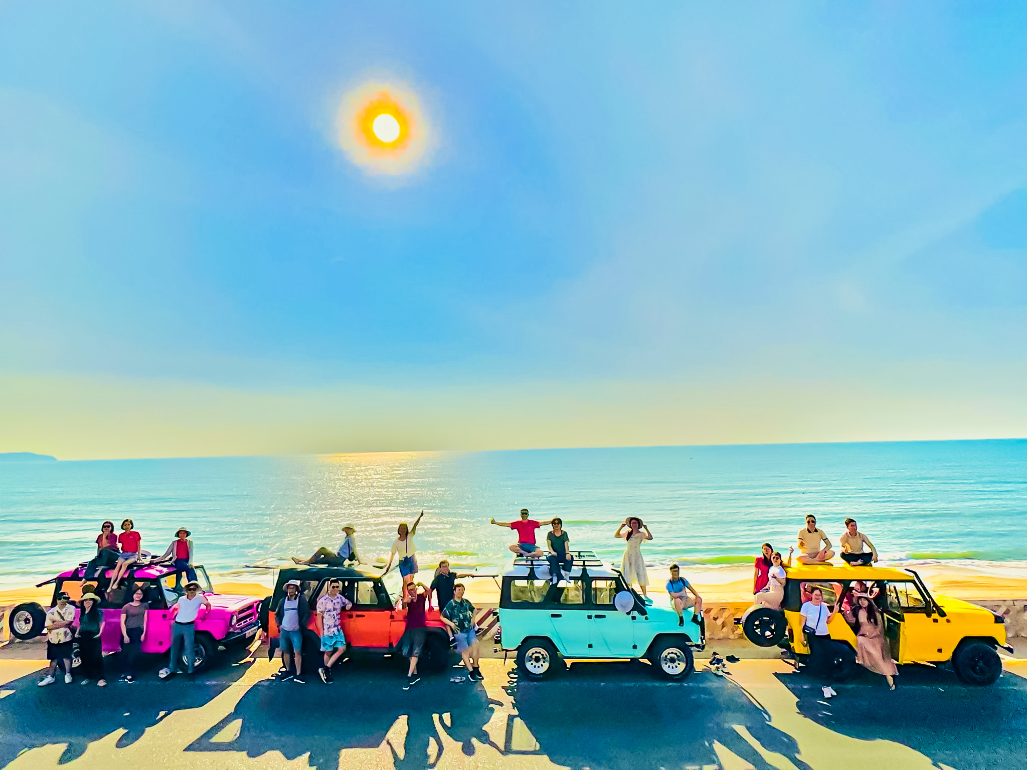 Cung đường biển Hòn rơm luôn là điểm check in yêu thích bật nhất của du khách đi jeep tour