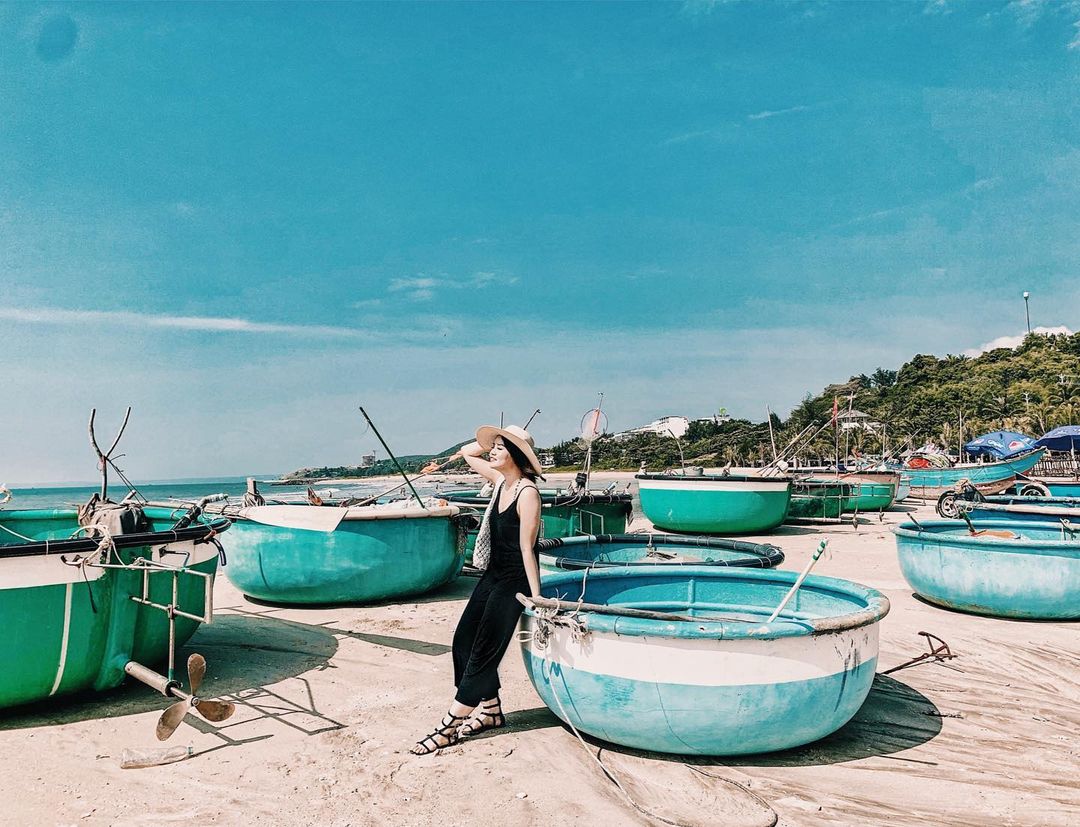 bãi biển đá ông địa