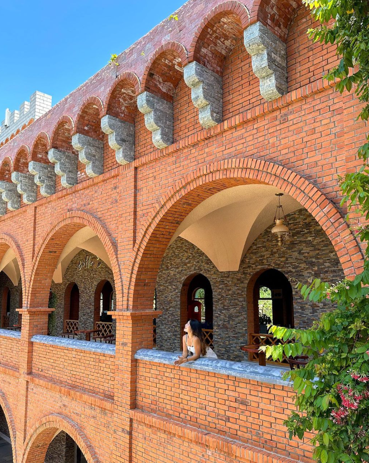 tour lâu đài rượu vang