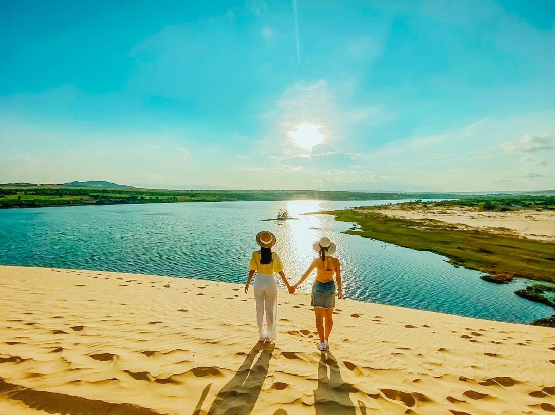 tour bàu trắng